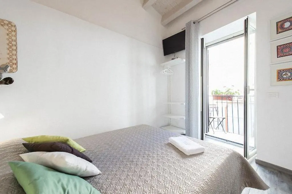 Divisi9 - Apartment Historic Center パレルモ