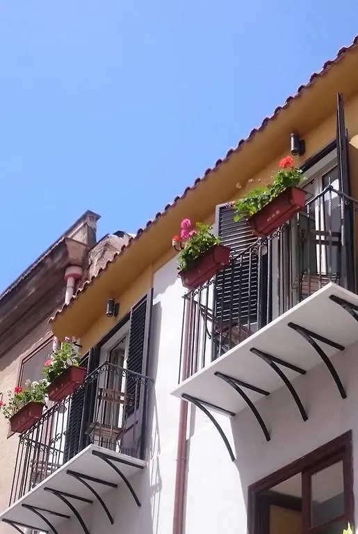 Divisi9 - Apartment Historic Center パレルモ