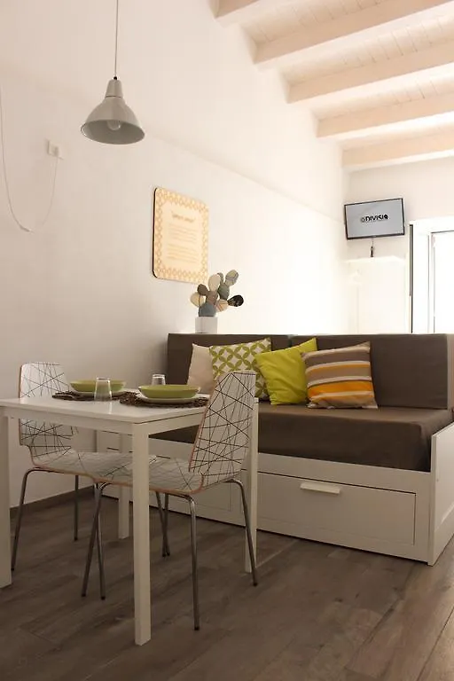Divisi9 - Apartment Historic Center パレルモ 0*,